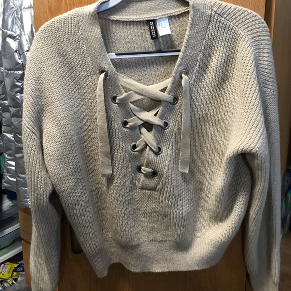 H&M lace up knit sweater - Picture 2 of 4